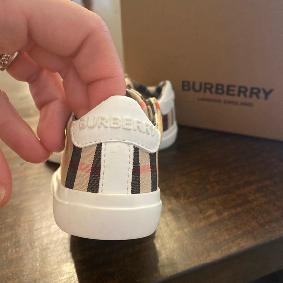 Burberry Checkered Canvas shoes - Picture 6 of 6